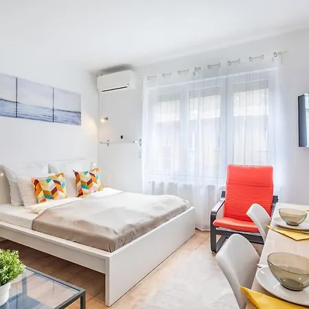 Very - Comfy * Budapest